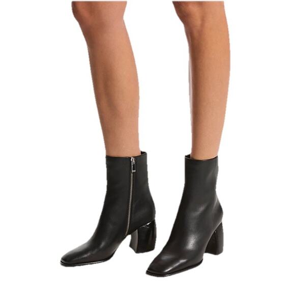 MICHAEL KORS MAUDE 100% LEATHER CLASSIC BOOT IN COLOR BLACK $278 MSRP SIZE 6M - Picture 1 of 7